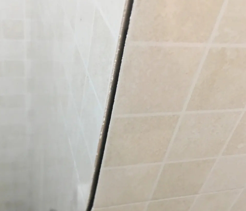 翠峦瓷砖空鼓维修公司分享阳台瓷砖脱落的修复过程可以分为以下几个步骤